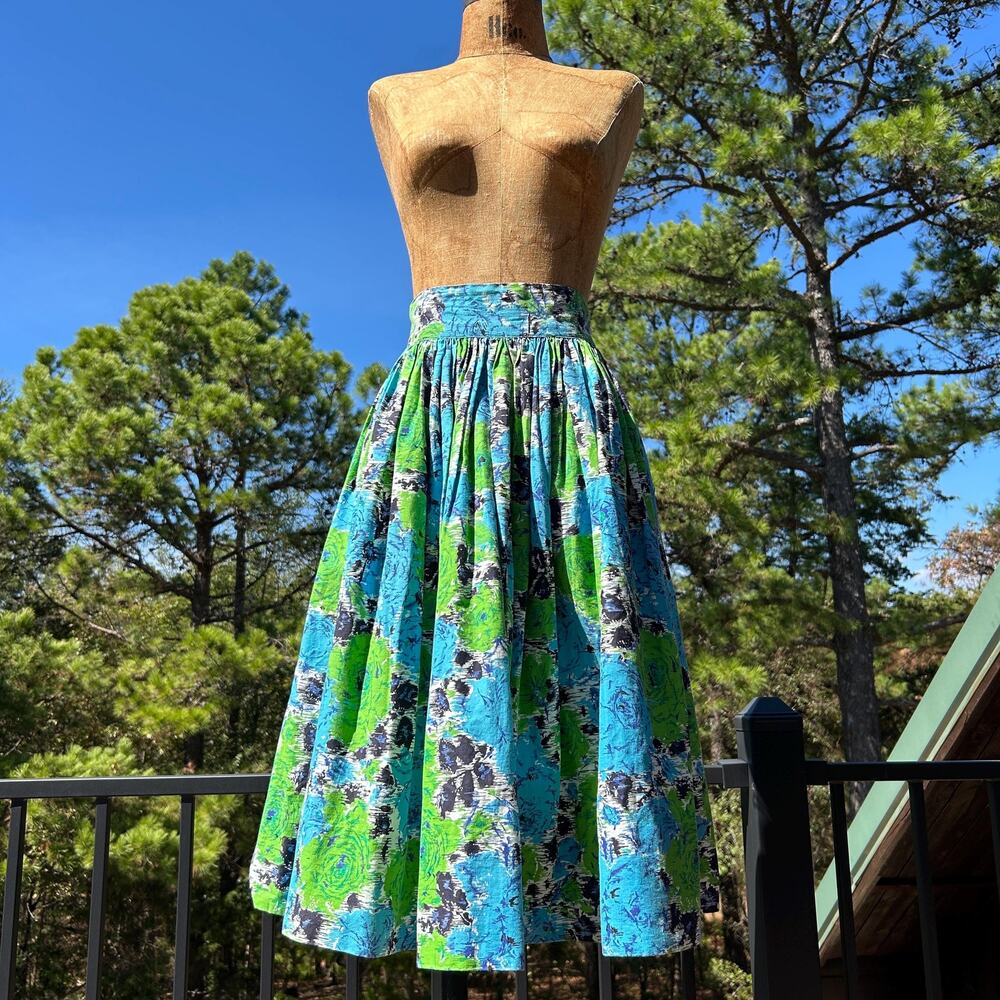 Vintage 50s Blue + Green Floral Novelty Print Cinched High Waist Circle Skirt